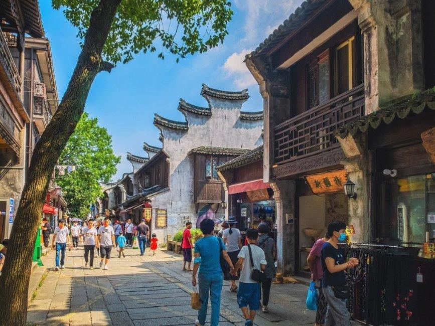 早上慢跑30分钟和晚上散步60分钟，哪个更健康？