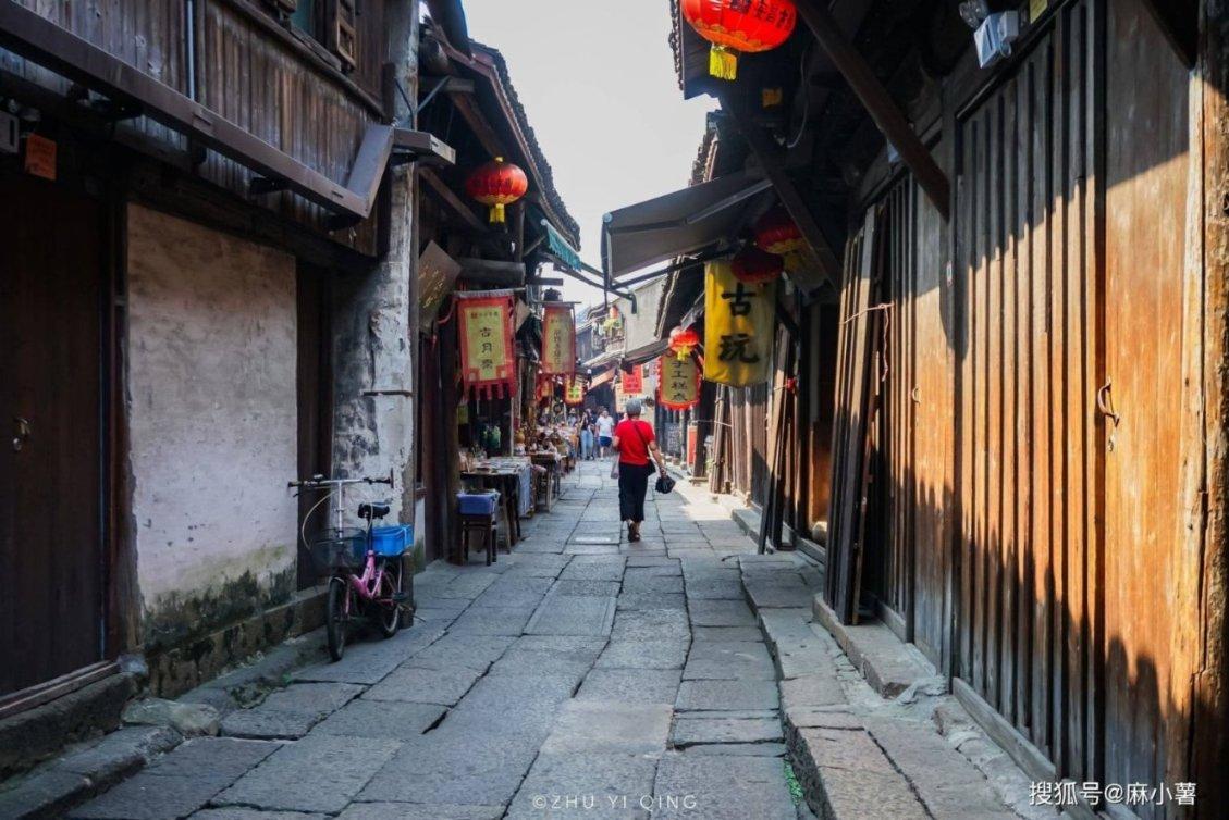 老公只是在客厅侧面装了个家庭影院,小区的业主都跑来我家参观